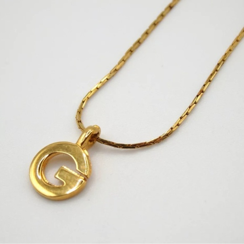 GIVENCHY G logo Necklace in MINT Condition